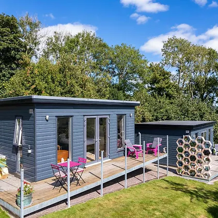 The Loft, Apple & Blossom *