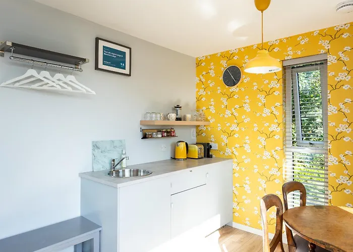 The Loft, Apple & Blossom